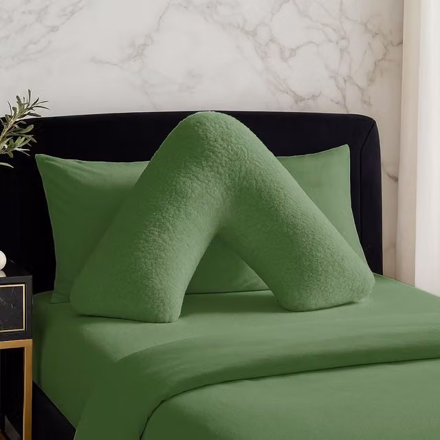 Home Sweet Home UK Teddy Fleece V Shaped Pillowcase in Green – 1