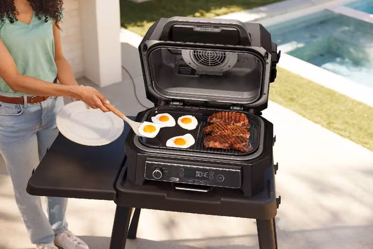 Ninja Woodfire XL Grill and Flat Plate XSKOGXLGGCMEU in Black