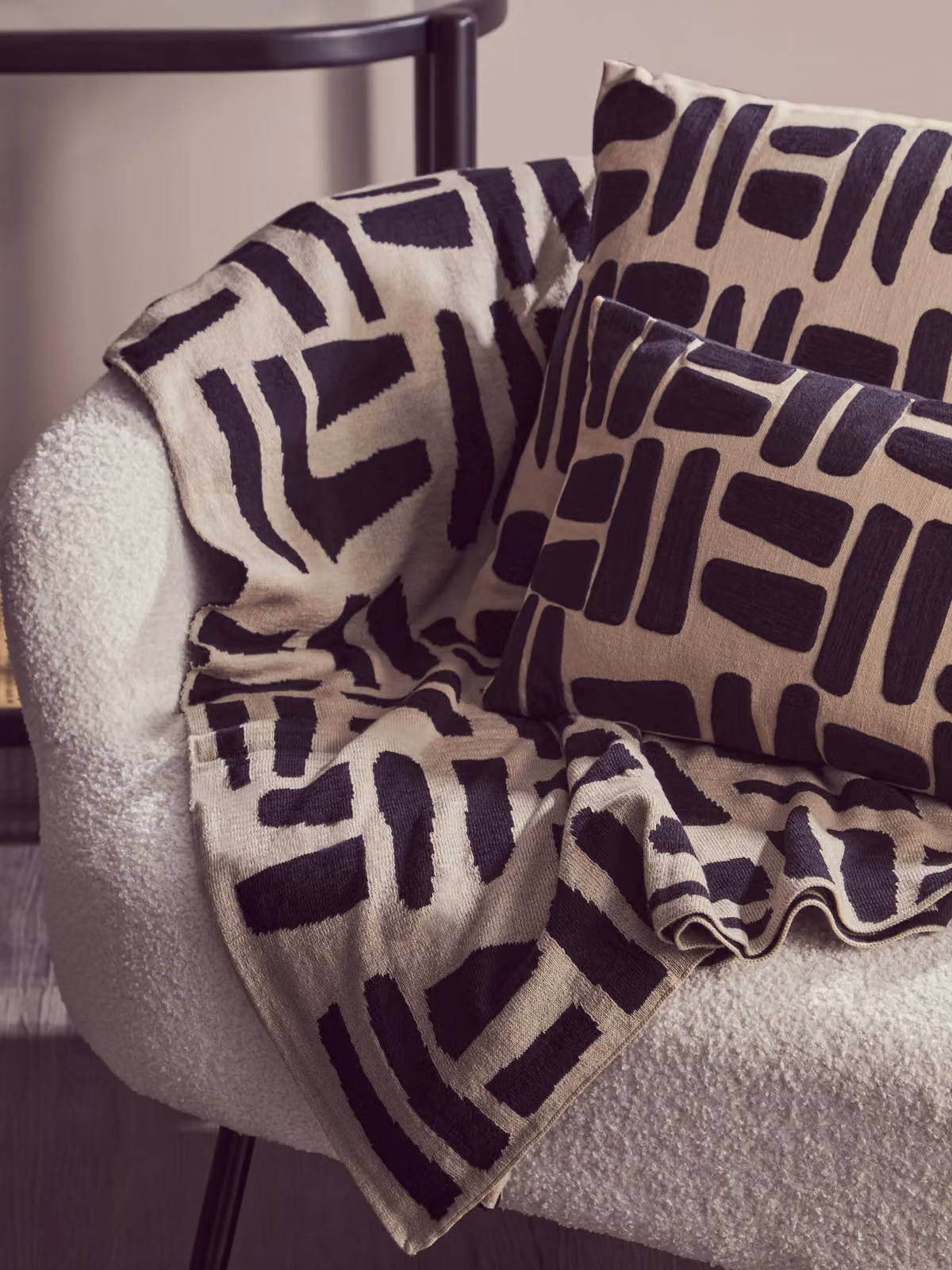 Orsina Bosie Ozella Knitted Geometric Throw in Black and Natural – 3