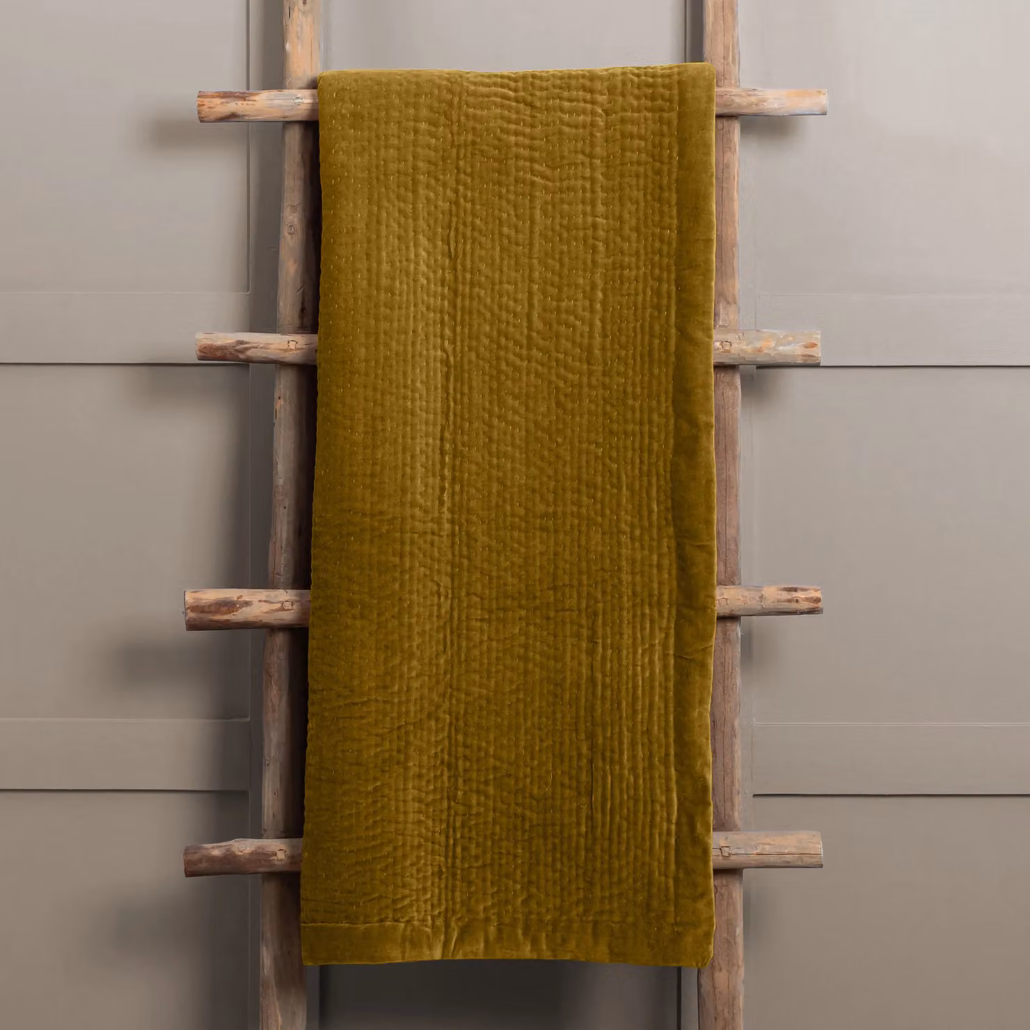 Voyage Maison Haze Quilted Cotton Velvet Throw in Yellow, W/D/H: 140 x 200 cm – 2