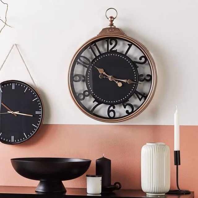Wyld and Coco Black Round Analog Wall Clock with Diameter: 52 cm – 1