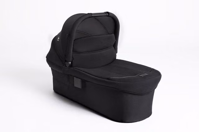 Joie Ramble XL Signature Carrycot in Black Eclipse