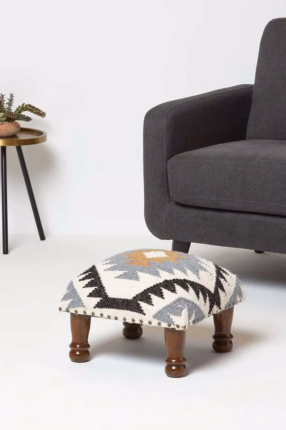 Homescapes Handwoven Kilim Footstool in Gold and Multicolour, W/D/H: 40 x 40 x 25 cm – 2