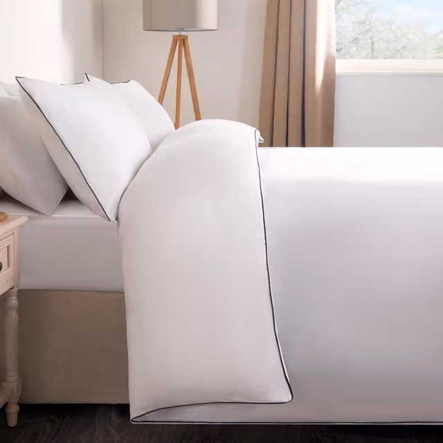 OHS White Microfibre Polyester Piped Edge Duvet Cover, 140 x 200 cm