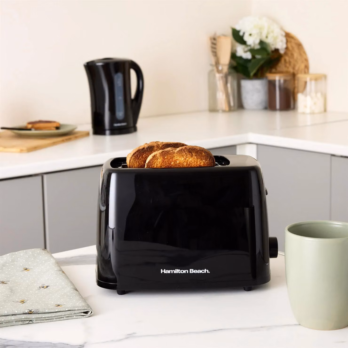 Hamilton Beach Essential Kettle and Toaster Set in Black – 2