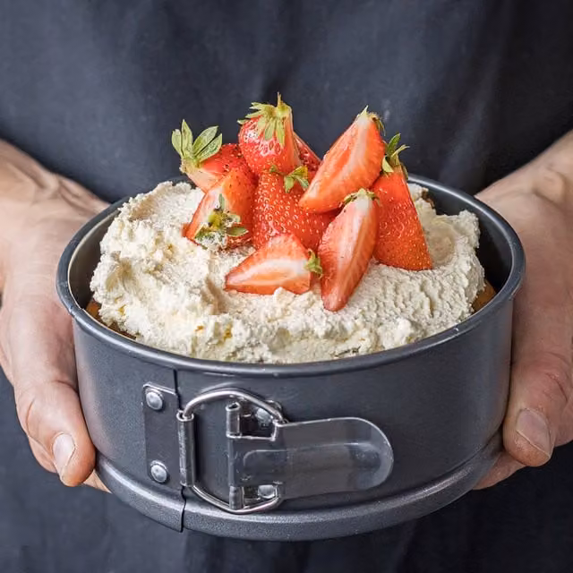 MasterClass Non-Stick Round Springform Cake Pan with Loose Base, Grey, Diameter: 15 cm