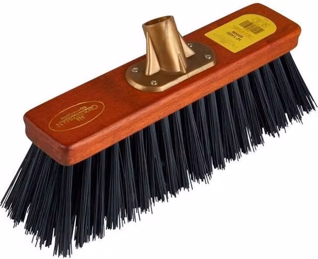 Groundsman Heavy Duty Plastic Broom Head in Brown