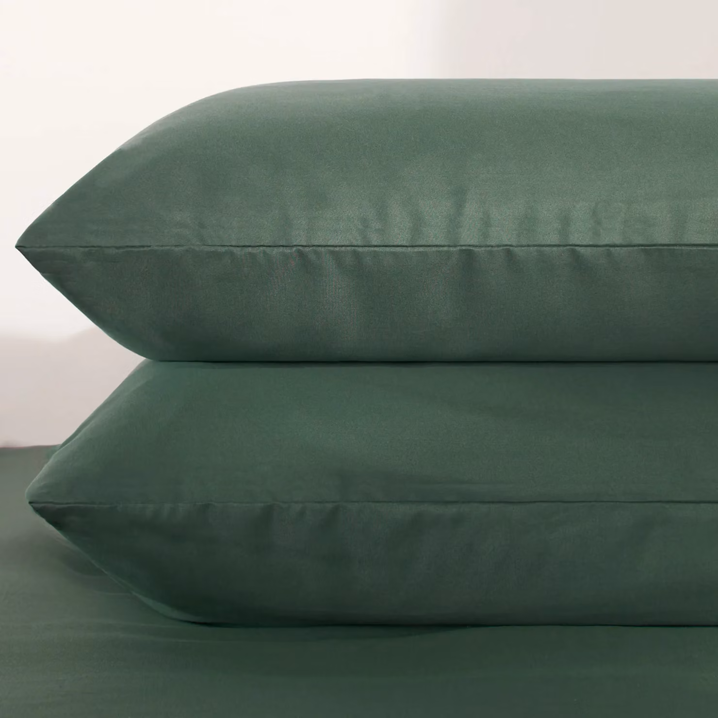 OHS Brentfords Plain Dyed Microfibre Duvet Cover and Pillowcase Bedding Set in Green, W/D/H: 180 x 200 cm – 2