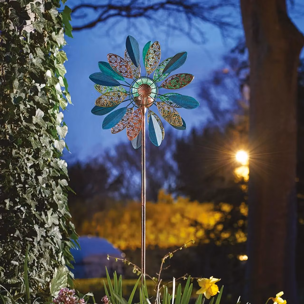 mysmartbuy Daisy Wind Spinner with Solar Powered Multicolour LED Crackle Glass Globe, H 130 x W 38 x D 17 cm – 3