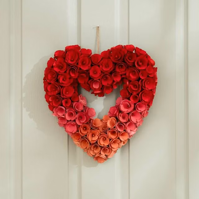 Scottish Everlastings Ltd Red Ombre Rose Wood Shave Heart Hanging Wreath, Diameter: 34 cm – 1