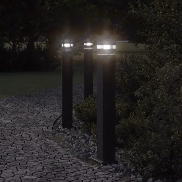 Berkfield Home Outdoor Floor Lamp with Outlet, Black Aluminium, Height: 80 cm – 1