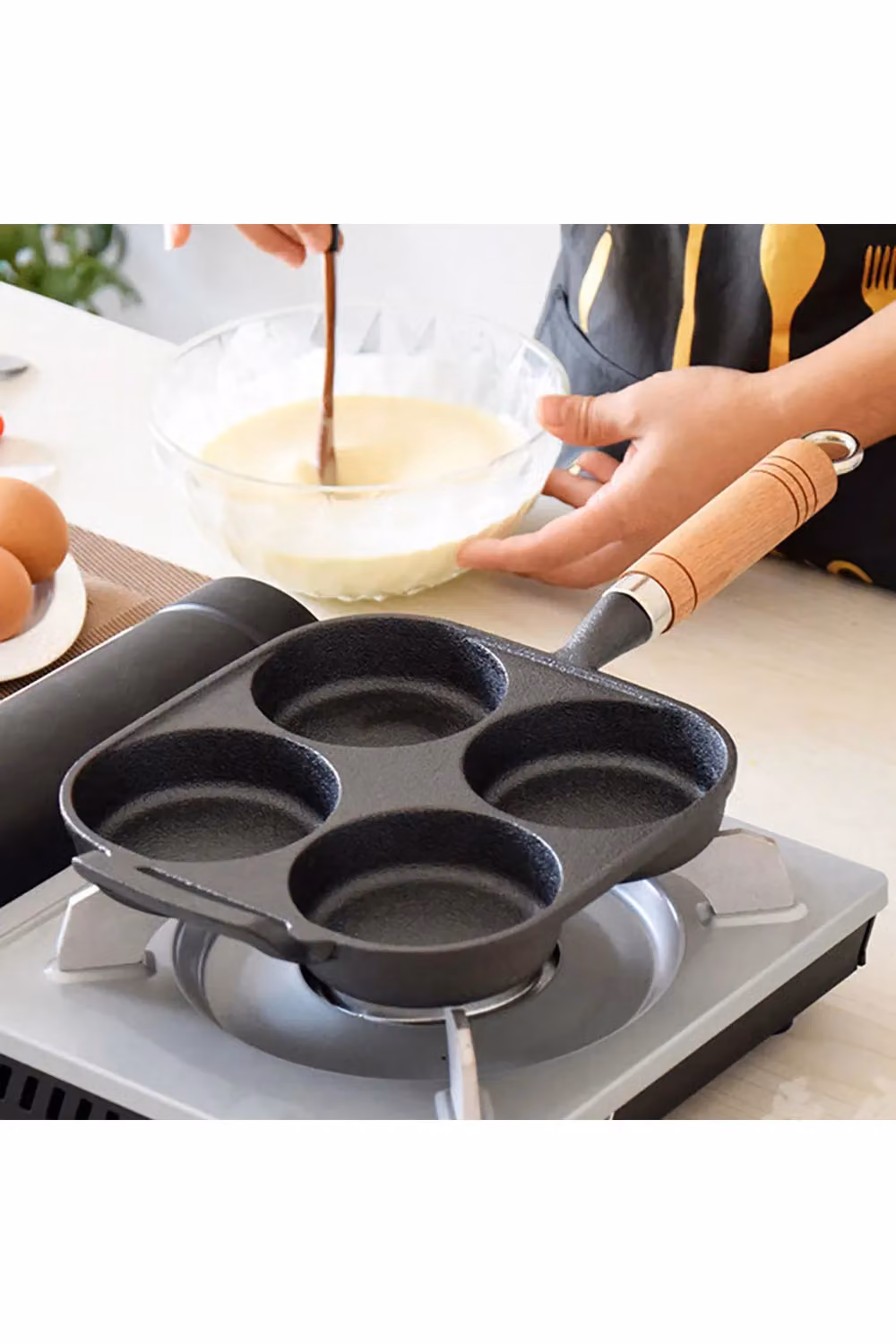Living and Home 4-Hole Cast Iron Frying Pan in Black – 2