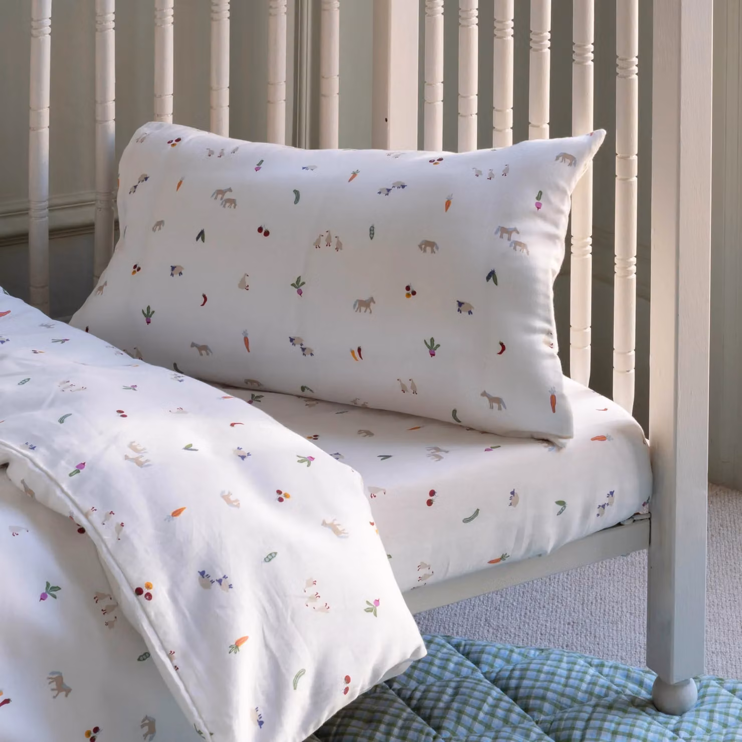 Avery Row Little Farm Organic Cotton Cotbed Bedding Set, White Mako Satin Duvet Cover and Pillowcase – 2