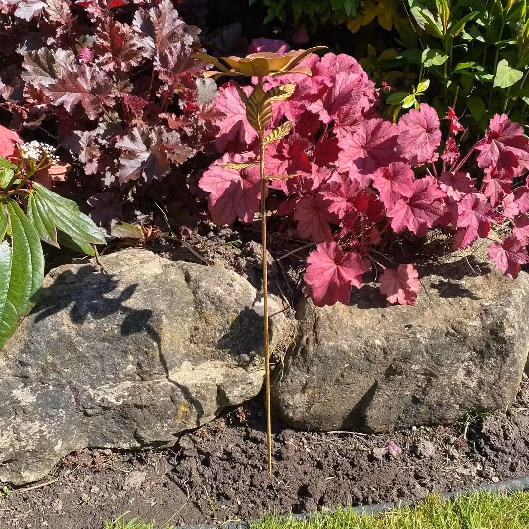 Minster Shabby Chic Metal Garden Stake in Brown, W: 20 cm, H: 71 cm – 2