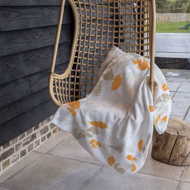 Benjamin Tate Design Orange and Grey Autumn Leaves Floral Fleece Blanket, W/D/H: 120 x 150 cm – 1