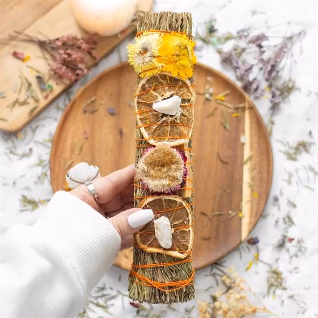 Uniqueful Ritual Wand Smudge Stick with Rosemary, Palo Santo and Quartz, 22.86 cm