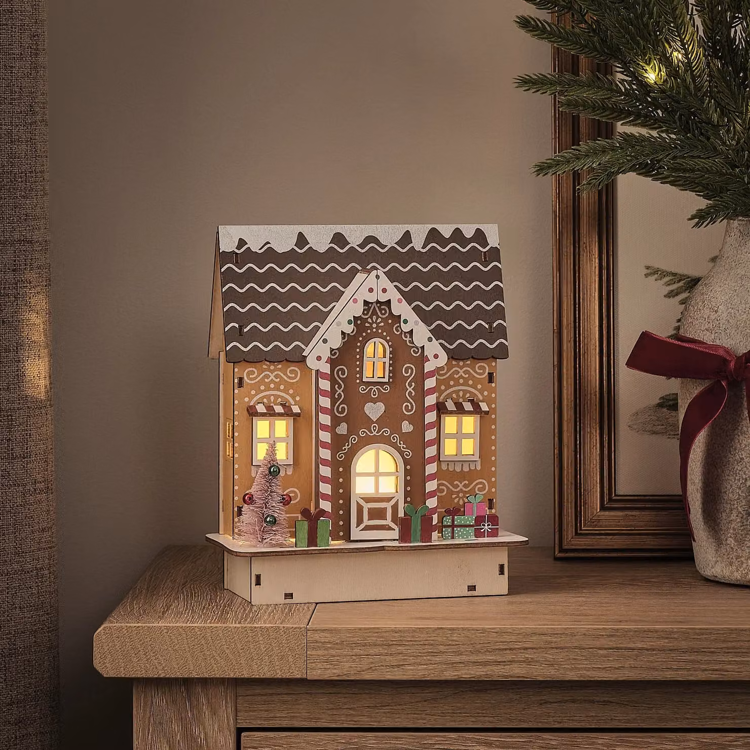 Lights4fun.co.uk Pre Lit Wooden Gingerbread House Tabletop Christmas Scene in White and Brown