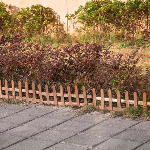 Outsunny Pack of 12 Brown Wooden Plant Border Fences – 1