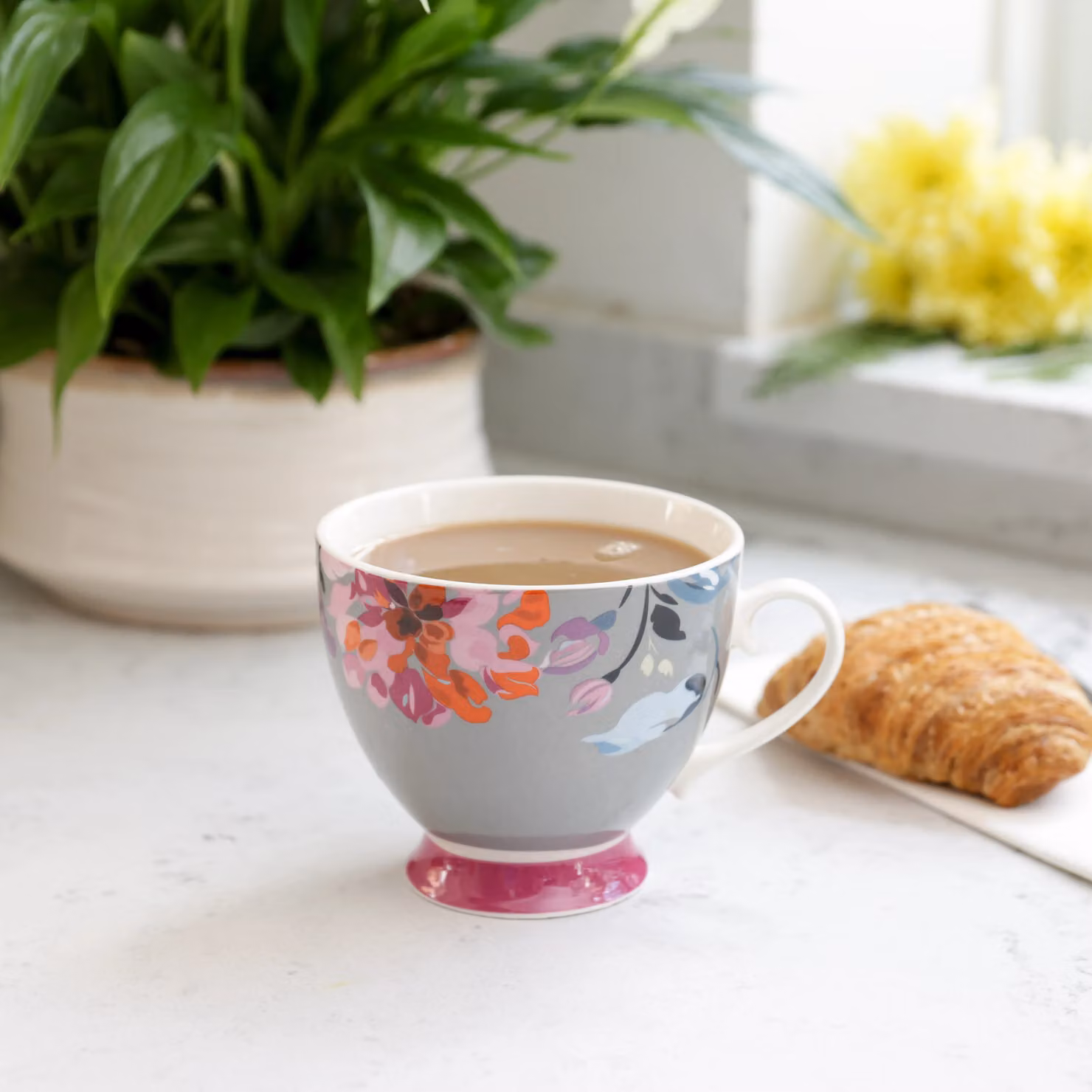 KitchenCraft Set of 4 Bone China Floral Border Mugs in Grey – 3