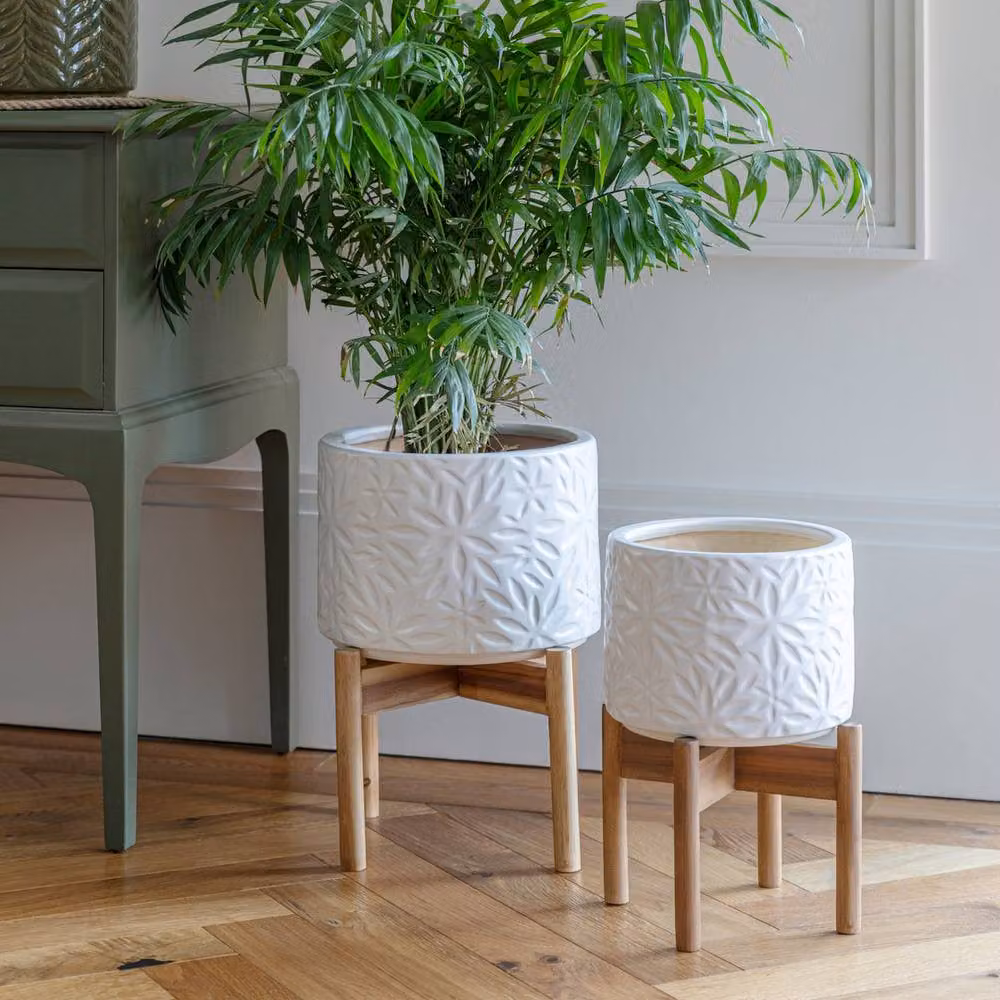 Lemon Pavilion Furniture and Decor Aspen White Ceramic and Wood Flower Planter, W: 22 cm, D: 22 cm, H: 34 cm – 2