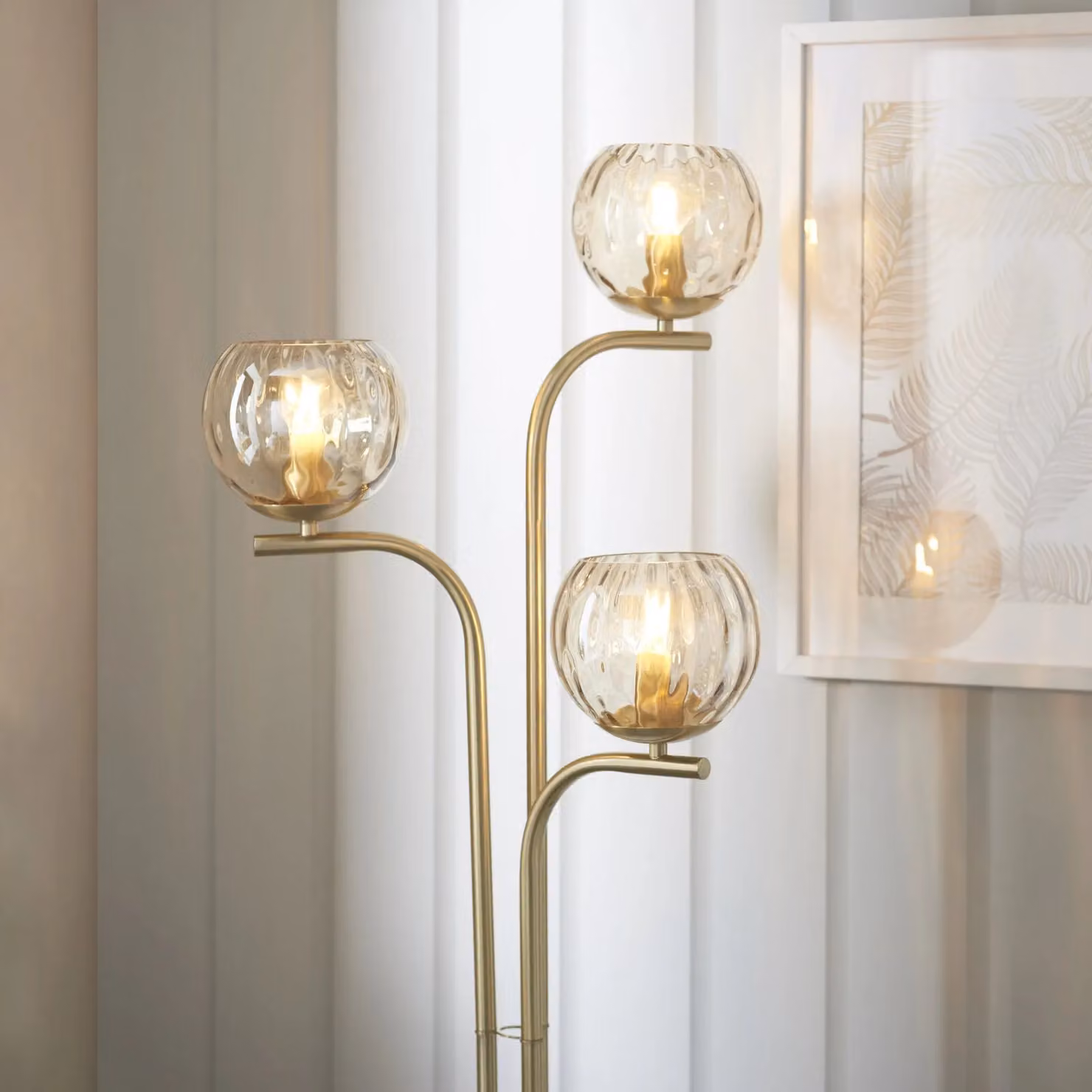 Loops Floor Lamp in Satin Brass and Transparent Glass – 3
