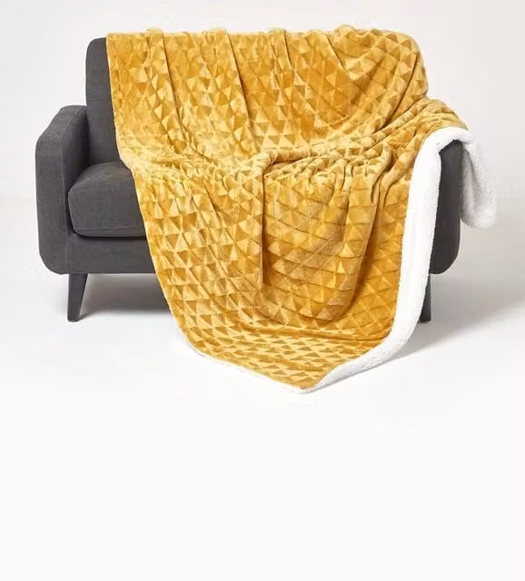 Homescapes Geometric Patterned Sherpa Fleece Throw Blanket in Yellow, W/D/H: 200 x 230 cm