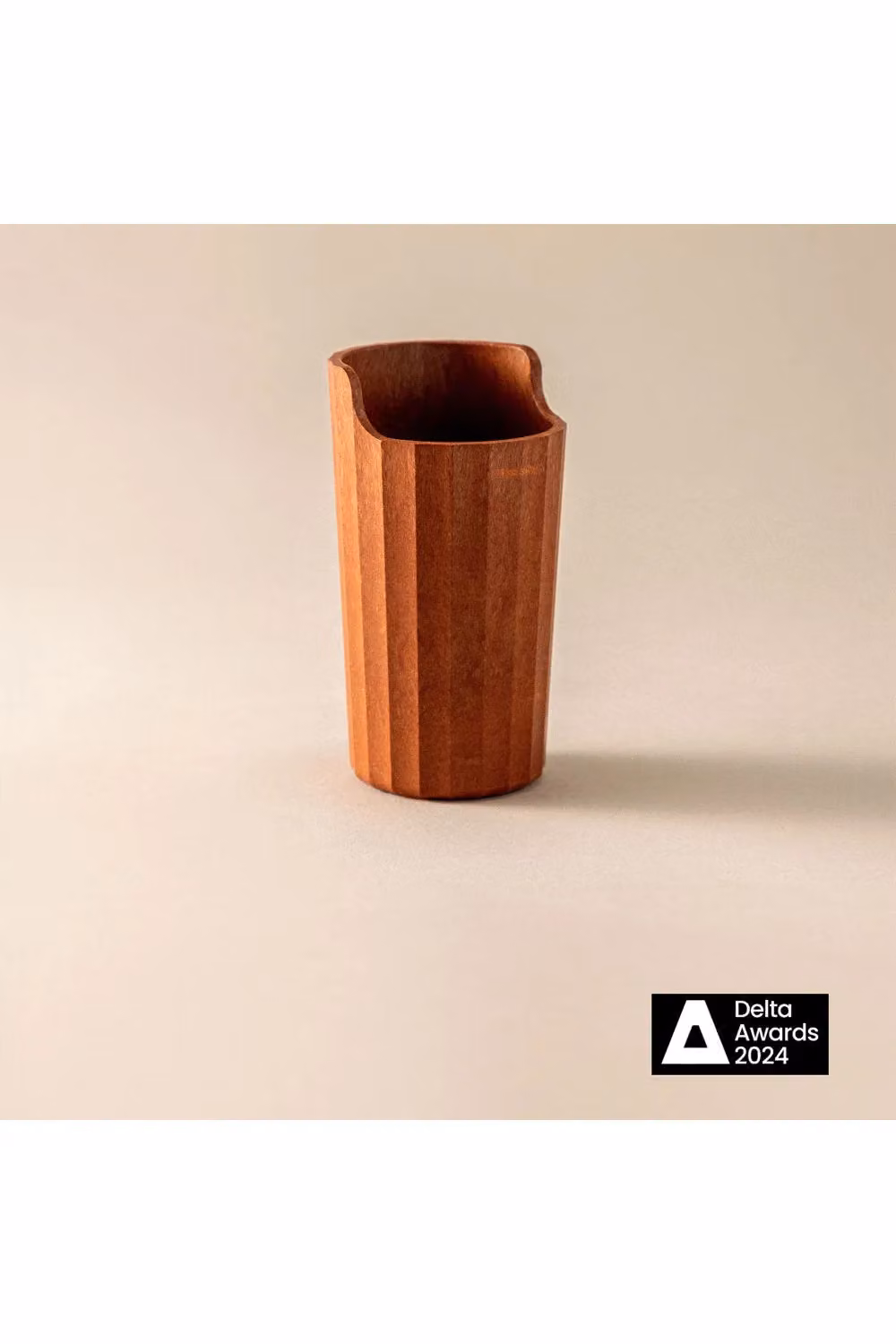Cosmic Avenir Collection Freestanding Plastic Toothbrush Holder and Tumbler in Brown and Red – 2