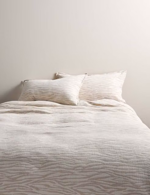 M&S Reversible Zebra Jacquard Pure Cotton Bedding Set, Beige and Multicolour, W: 140 cm, L: 200 cm