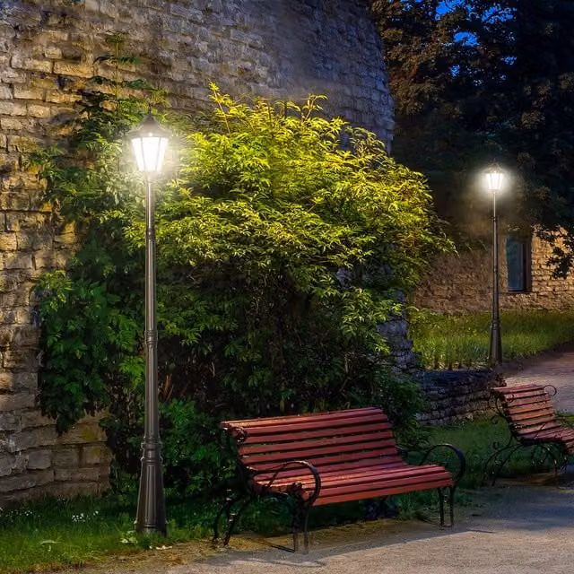 Outsunny Solar Powered LED Garden Lamp Post with Motion Sensor, Black