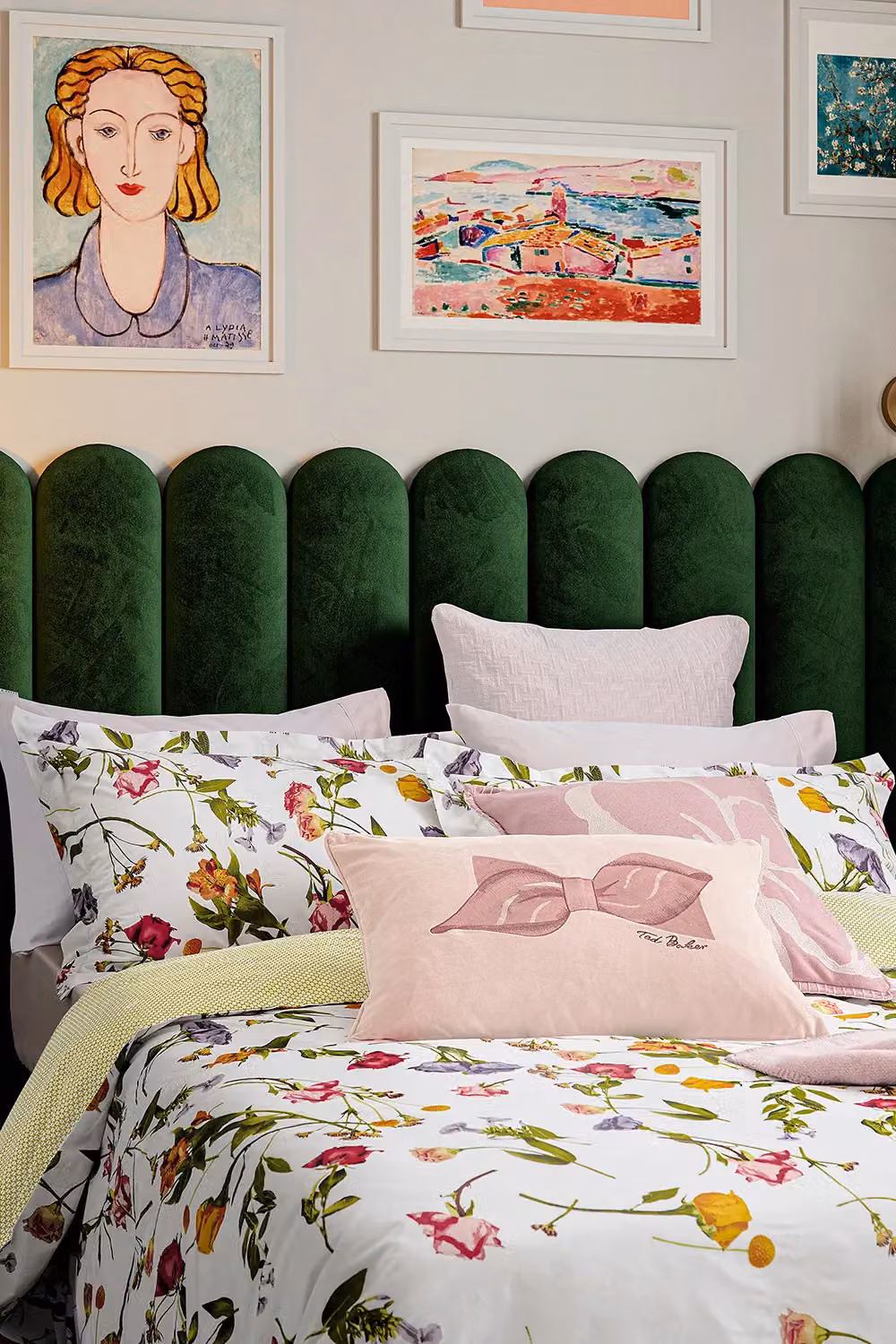 Ted Baker Scattered Bouquet Reversible Cotton Percale Duvet Cover and Pillowcase Set in White and Multicolour, W: 200 cm x L: 200 cm – 2