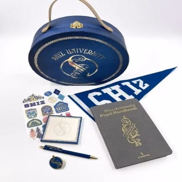 Insight Editions Wicked Shiz University Deluxe Gift Set in Multicolour and Blue