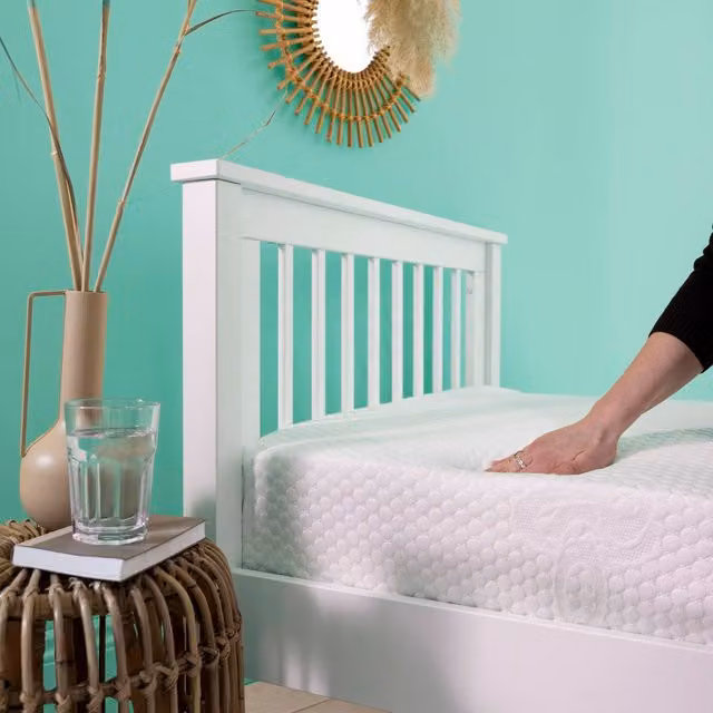 Noa and Nani Valke Hypoallergenic Toddler Mattress in White with Antibacterial Viscoelastic Foam