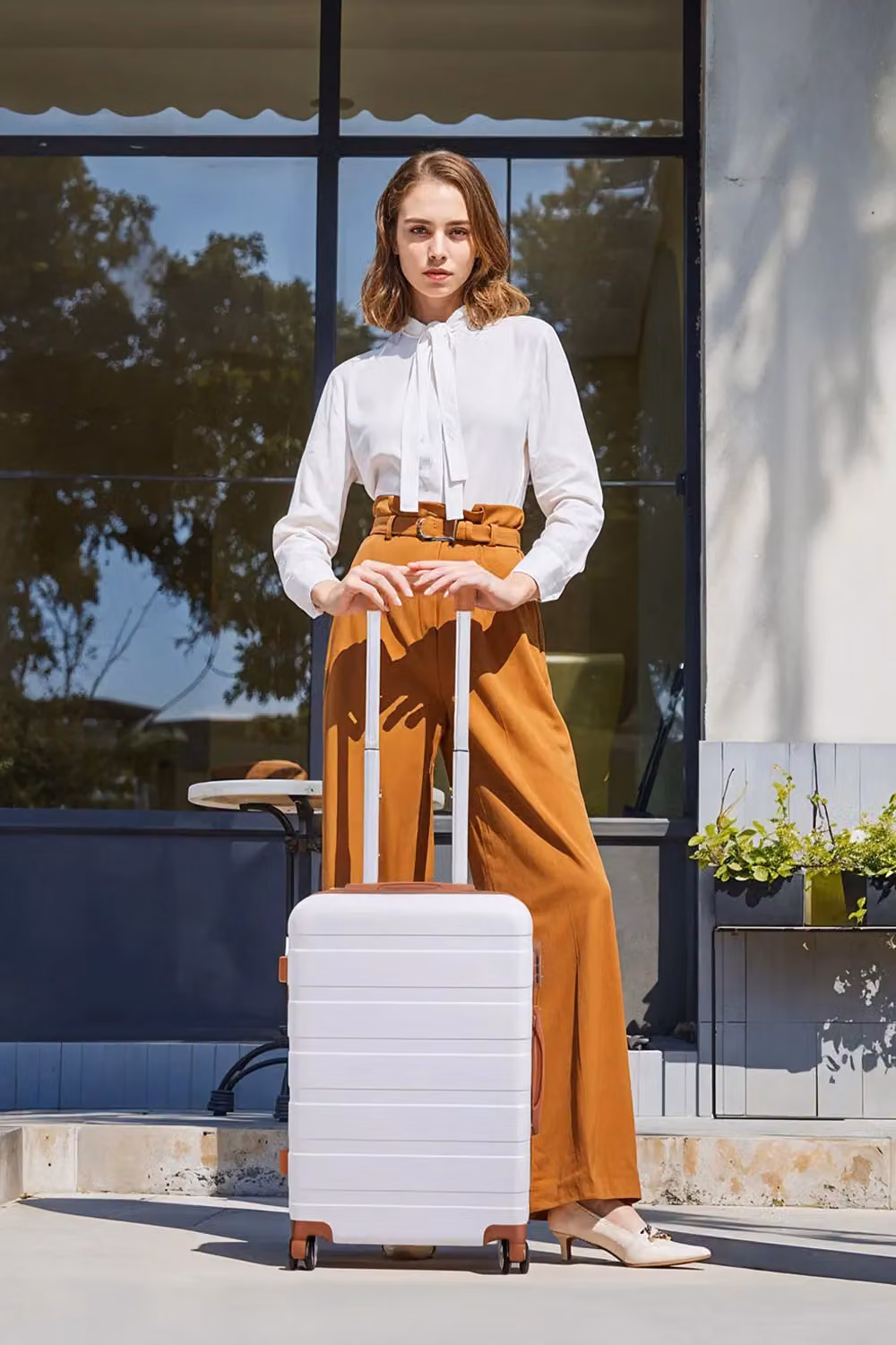 H&O Direct 4-Piece Color-Block Lockable Travel Suitcase Set in White – 3