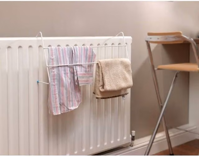 SupaHome Radiator Rack in White Steel and Plastic