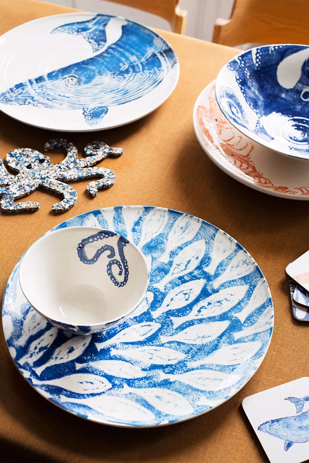 BlissHome Creatures Ceramic Round Platter with Blue Fish Shoal Design, Diameter: 37 cm – 5
