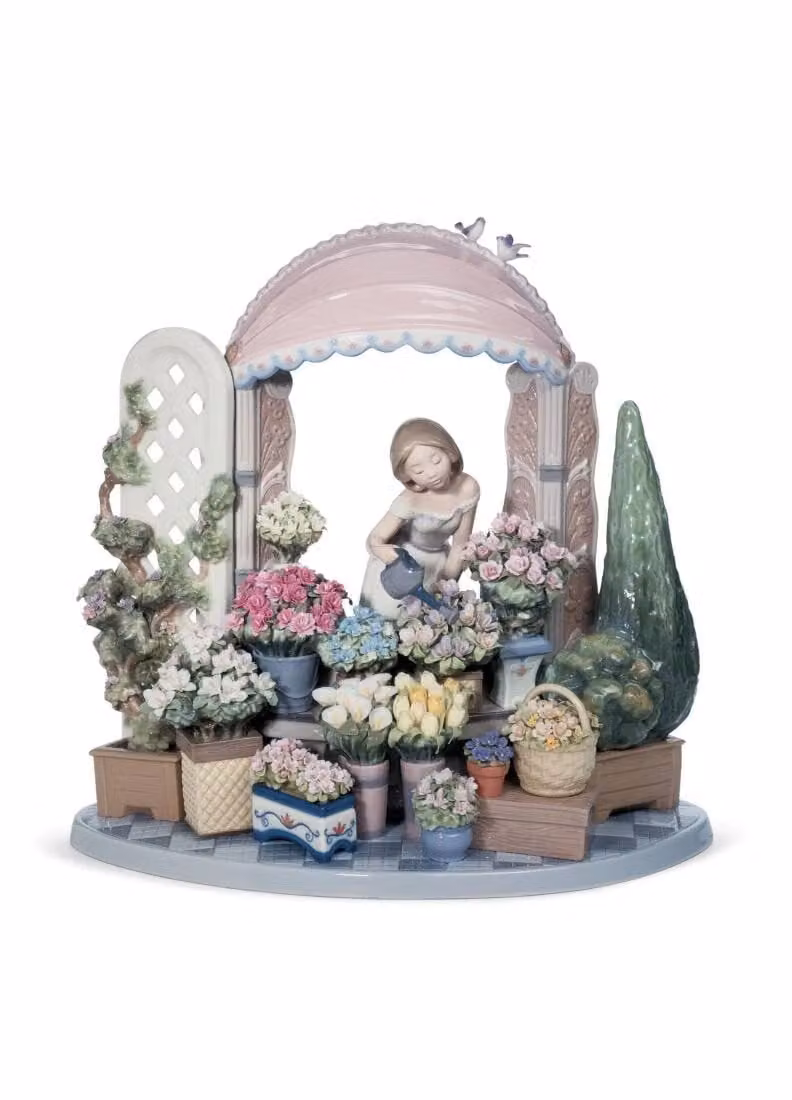 Lladró Romantic Feelings Woman Porcelain Sculpture in Multicolour