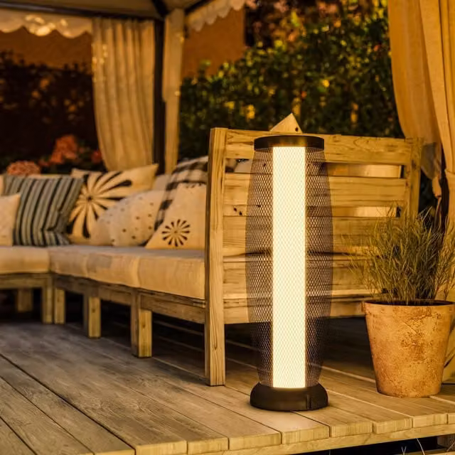 Outsunny Solar LED Garden Floor Lamp with Dusk Sensor in Black