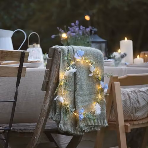 Lights4fun Pre Lit Blue Bloom Wreath and Garland Bundle in Blue, White and Silver – 2