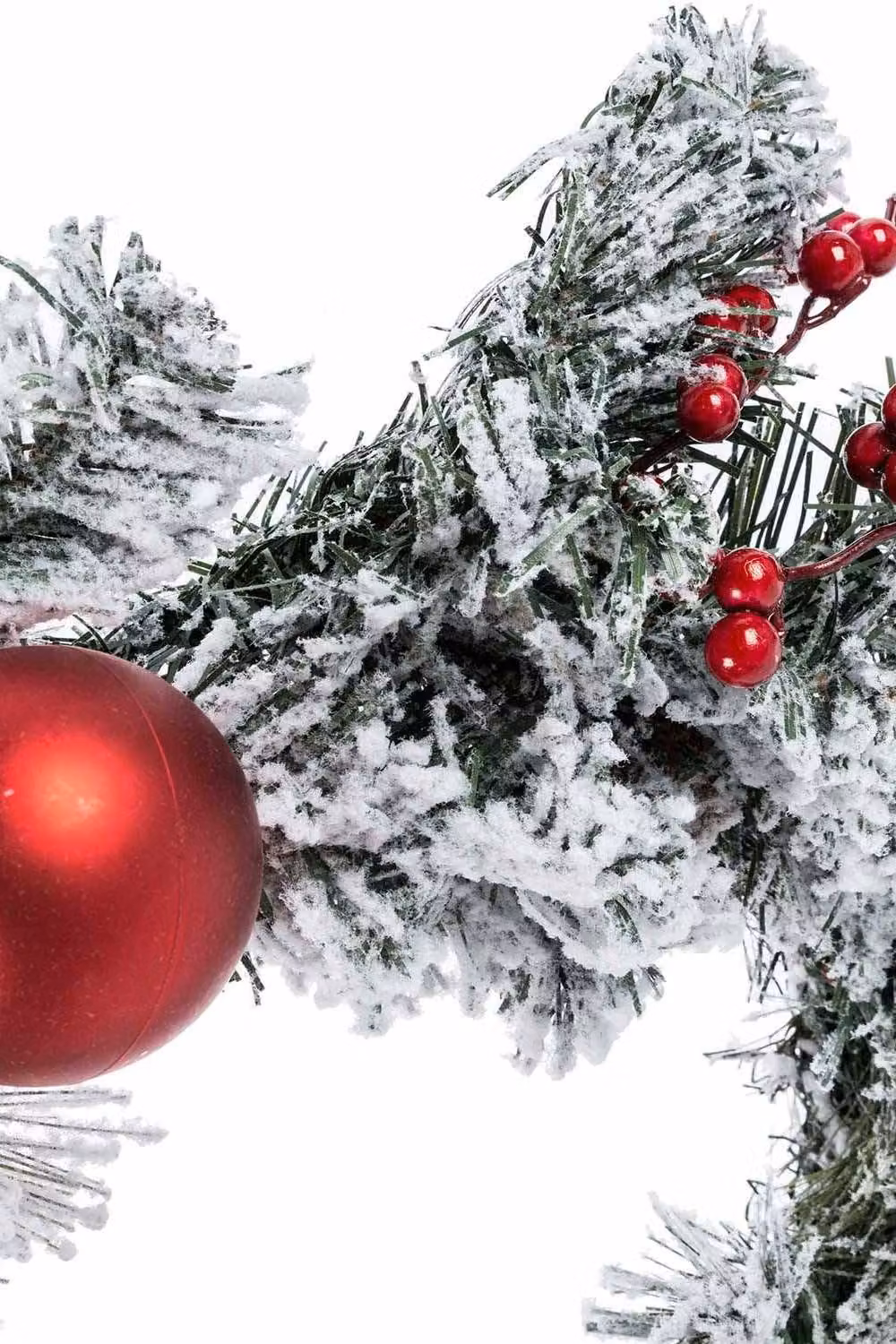 Homescapes Large Round Artificial Christmas Wreath in Green, White and Red with Red Baubles, Diameter: 50 cm – 3