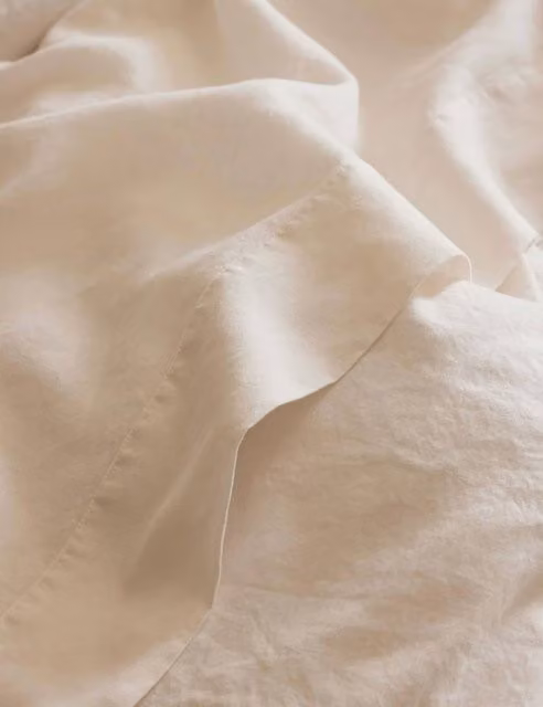 Piglet In Bed Pure Linen Flat Sheet in Pearl White, W/D/H: 200 x 200 cm