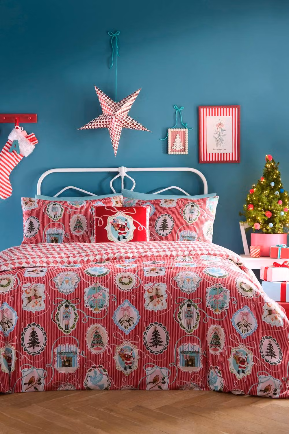 Fusion Christmas Vintage Frames Red Velvet Square Cushion, W/D/H: 43 x 43 x 43 cm – 3