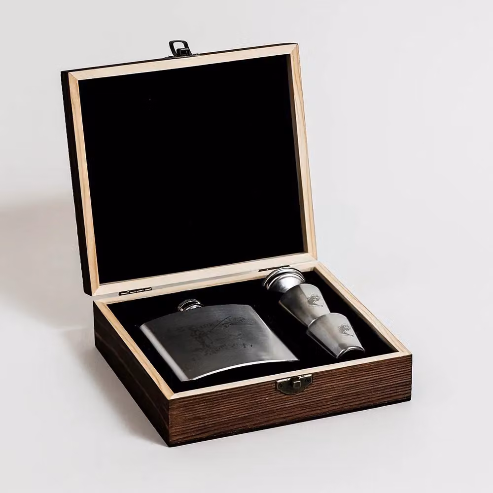 Selbrae House Hip Flask and Shot Glass Set in Brown and Silver Stainless Steel – 2