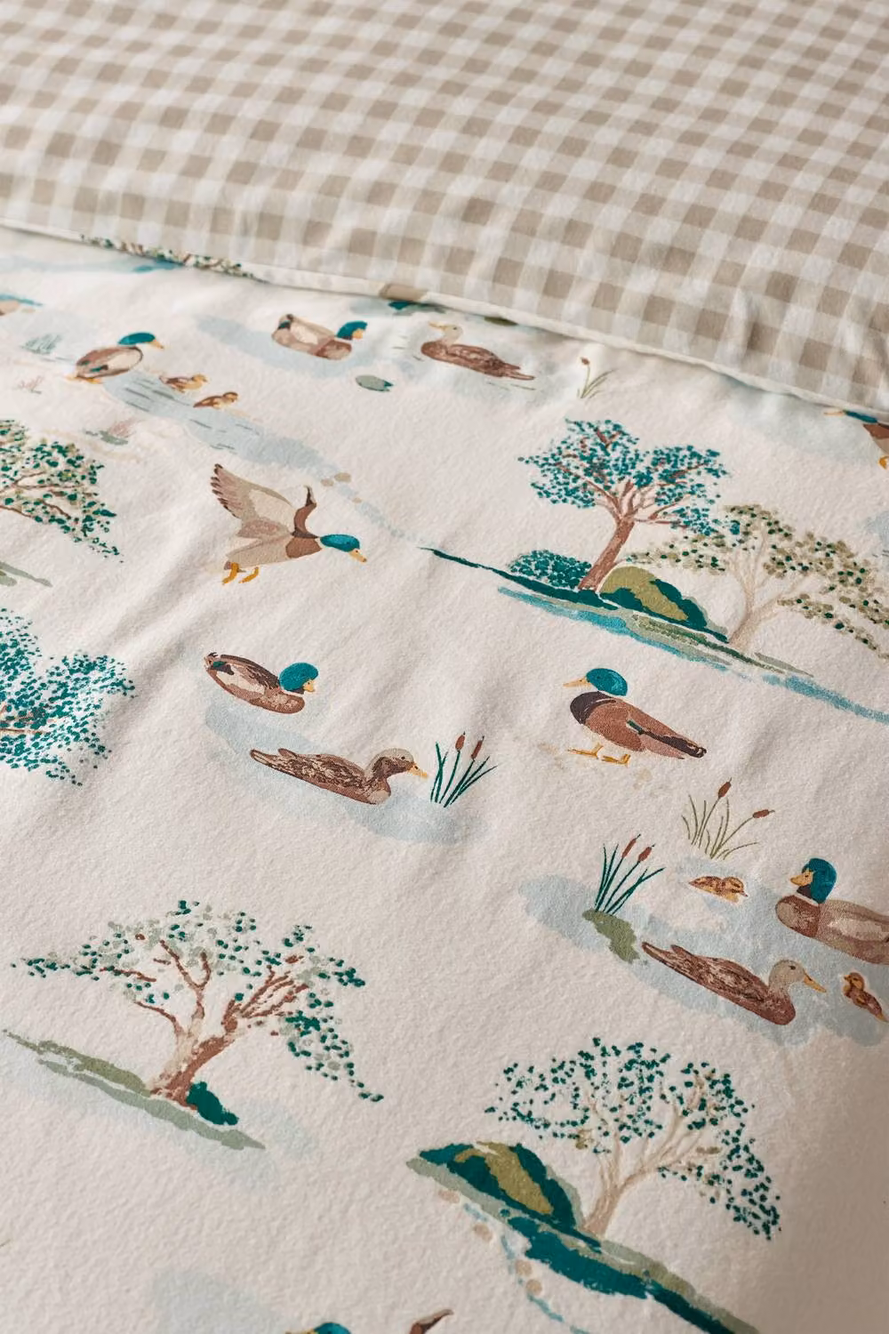 Catherine Lansfield Brushed Mallards Reversible Cotton Duvet Cover Set in Beige, 180 x 200 cm – 2