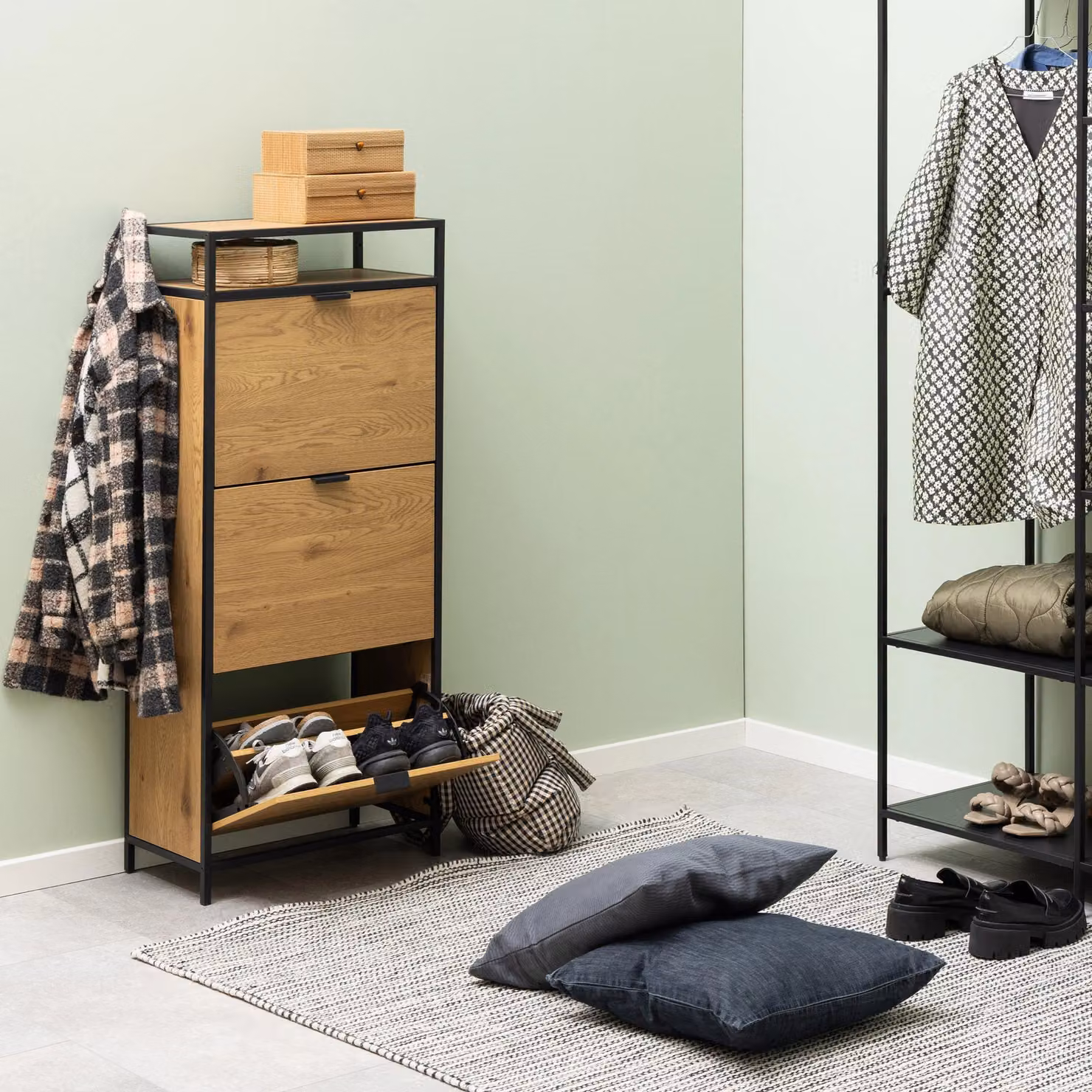 Furniture To Go Seaford Modern Shoe Cabinet in Black and Oak – 3