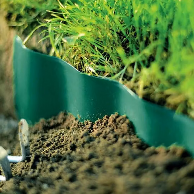 Livingandhome Wavy Garden Border Fence Edging, Green, Height: 10 cm