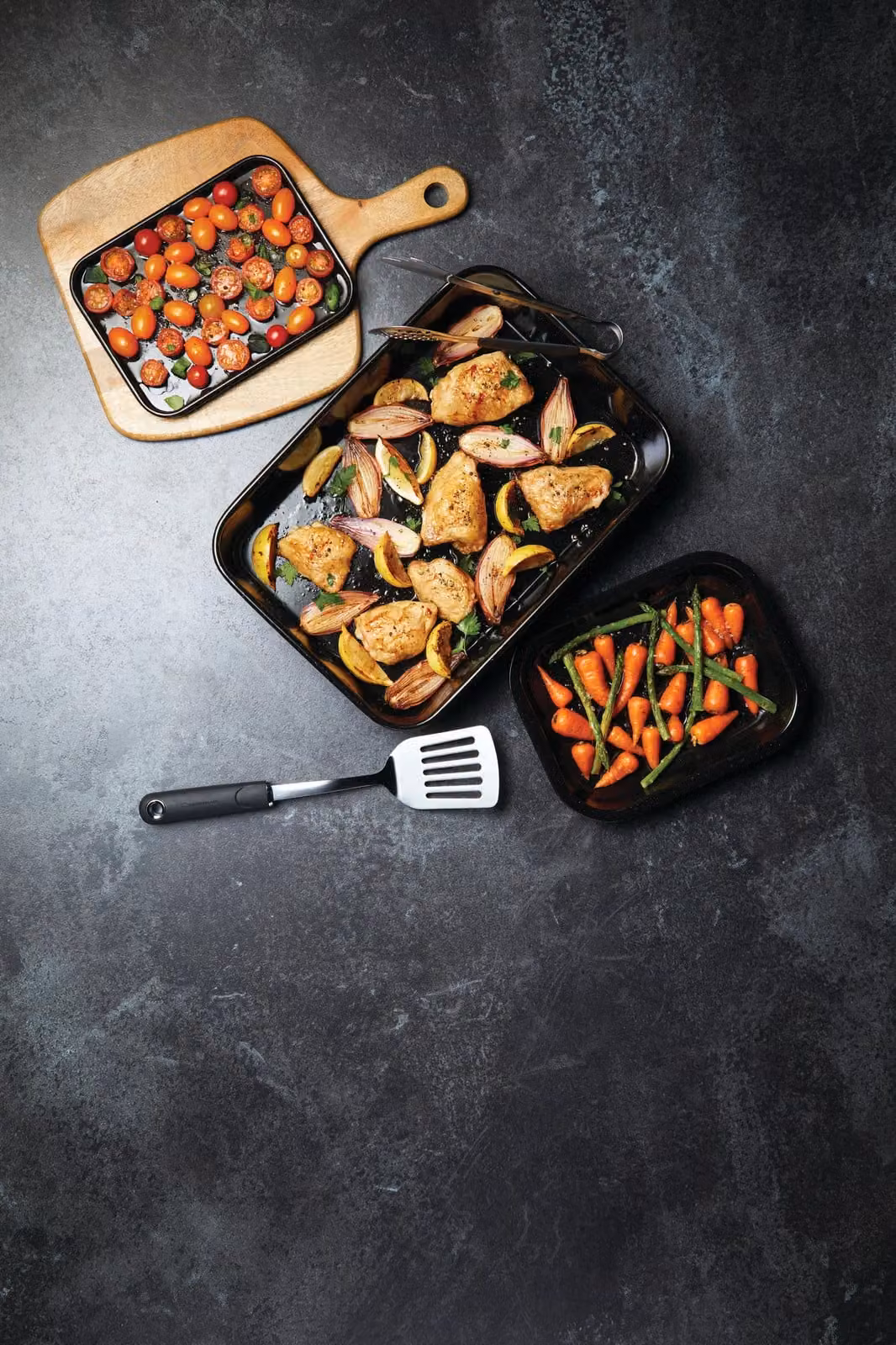 MasterClass Vitreous Enamel Rectangular Roasting Pan, Black, W: 27 cm, D: 21 cm, H: 4 cm – 9