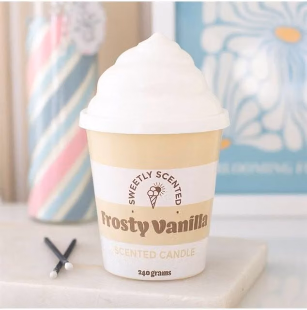 KDMD Frosty Vanilla Ice Cream Scented Candle, Beige Ceramic Retro Summer Tabletop Decor