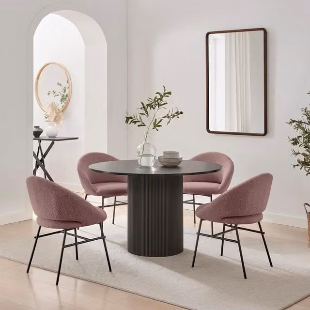 Furniturebox UK Penrose Round Black Wood Dining Table and 4 Nella Chairs in Dusky Pink, Diameter: 120 cm