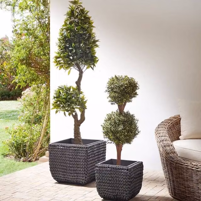 Wyld and Coco Set of 2 Black PE Rattan Planters with Plastic Inserts for Indoor and Sheltered Use – 1