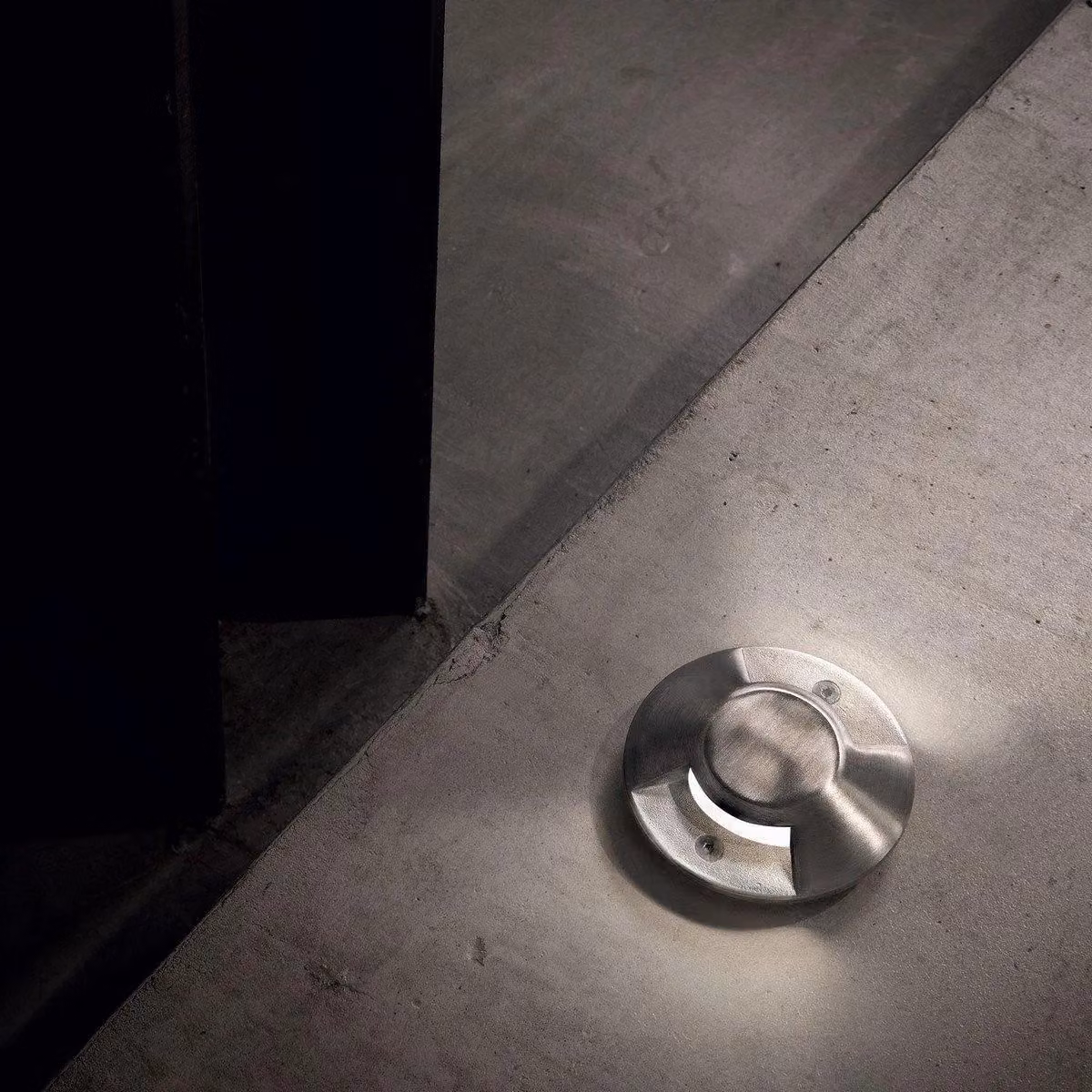 Netlighting Rocket LED Round Outdoor Recessed Ground Light in Grey Steel IP65 – 2